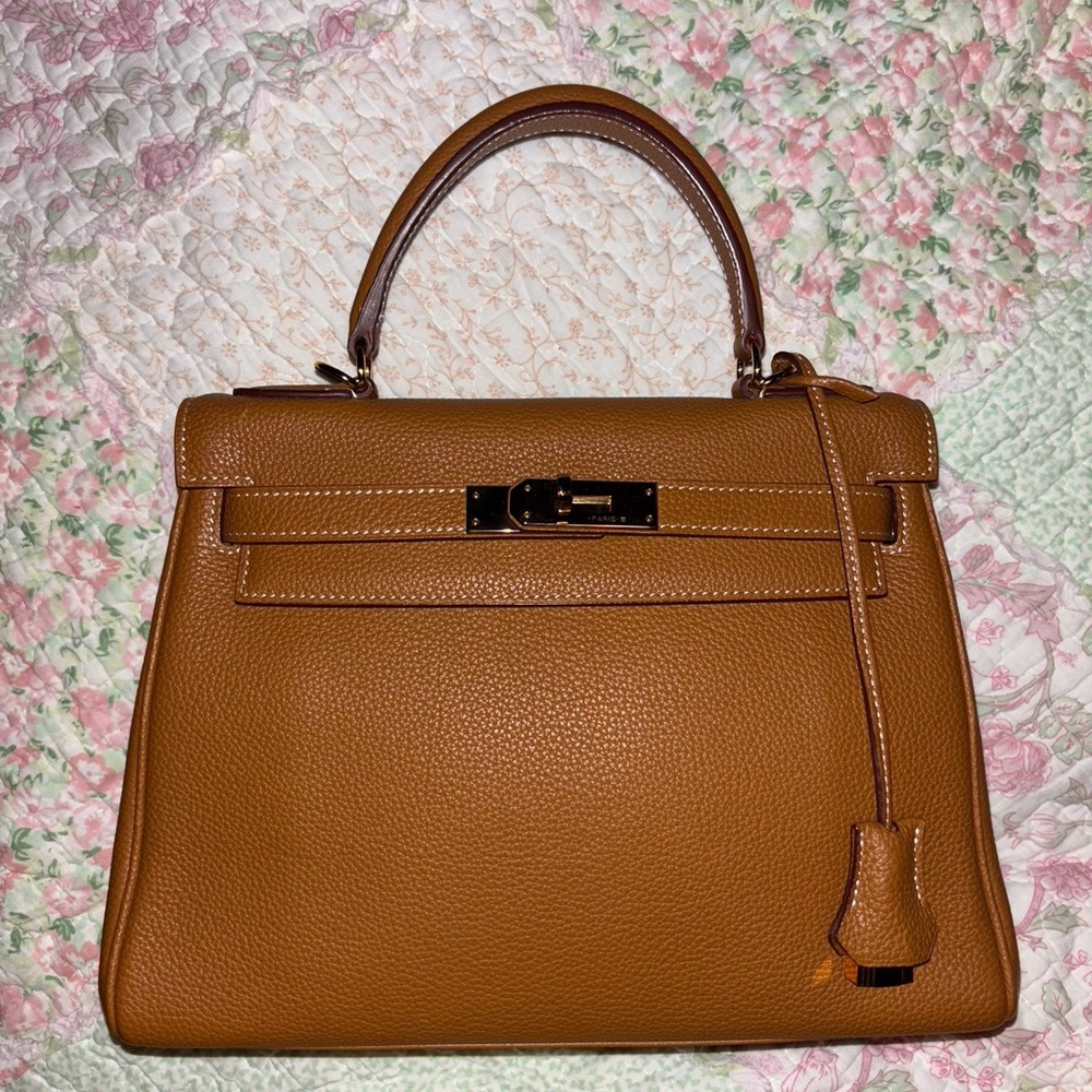 Elegant Tan Leather Handbag